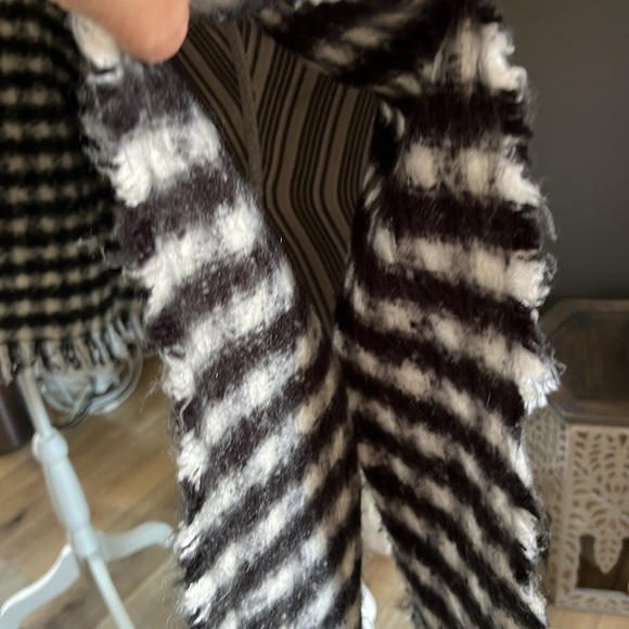 🛑 1 hour sale. Chico’s, poncho turtleneck top, Medium, warm, cozy & adorable - Picture 9 of 9